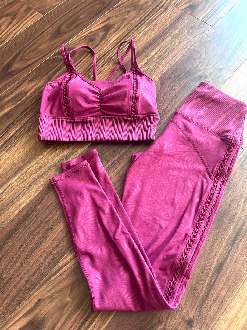 sukala スカーラ　即完売上下セット　ベリー色