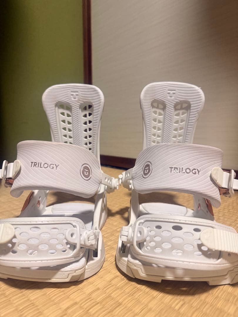 Union Trilogy スノーボードビンディング ホワイト　M size