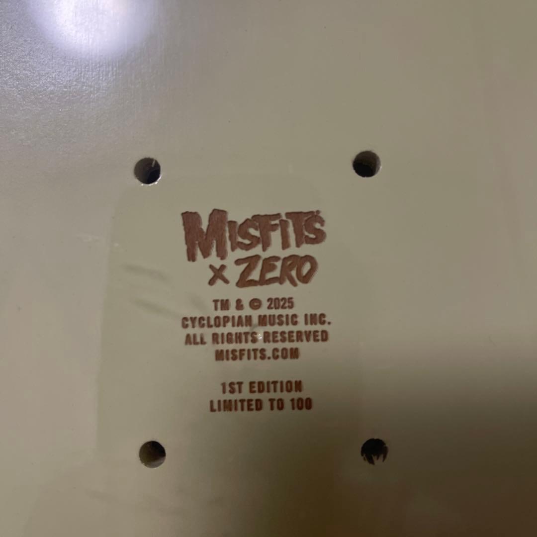 100個限定MISFITS×ZERO蓄光棺桶型スケートボード！