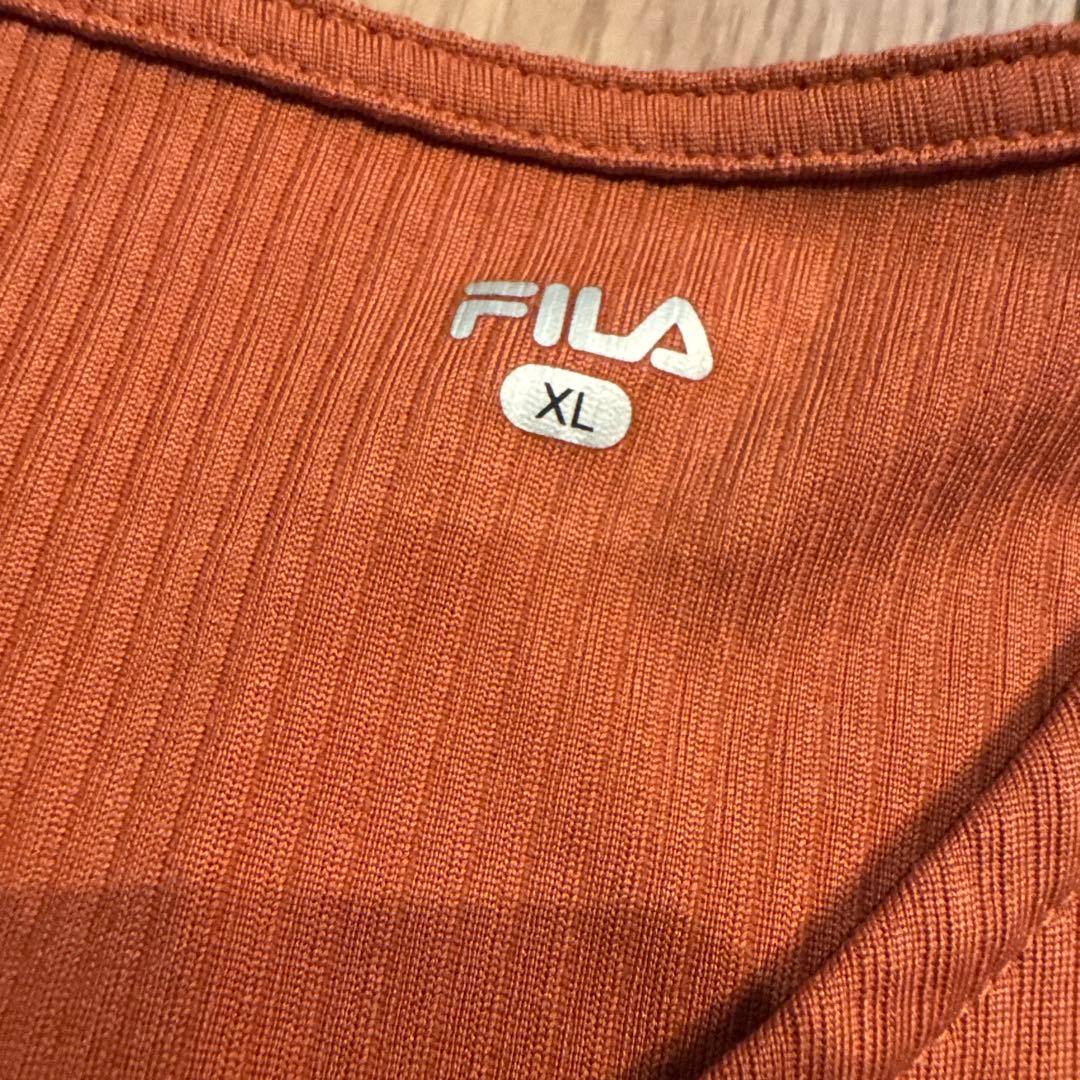 FILA XL テラコッタ色トップス ネイビースカートの2点セット