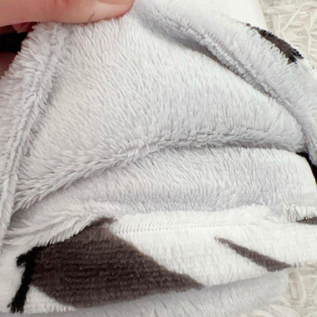 【未使用品】ハローキティ 毛布にもなる あったか掛けカバー ゼブラ柄 もこもこ