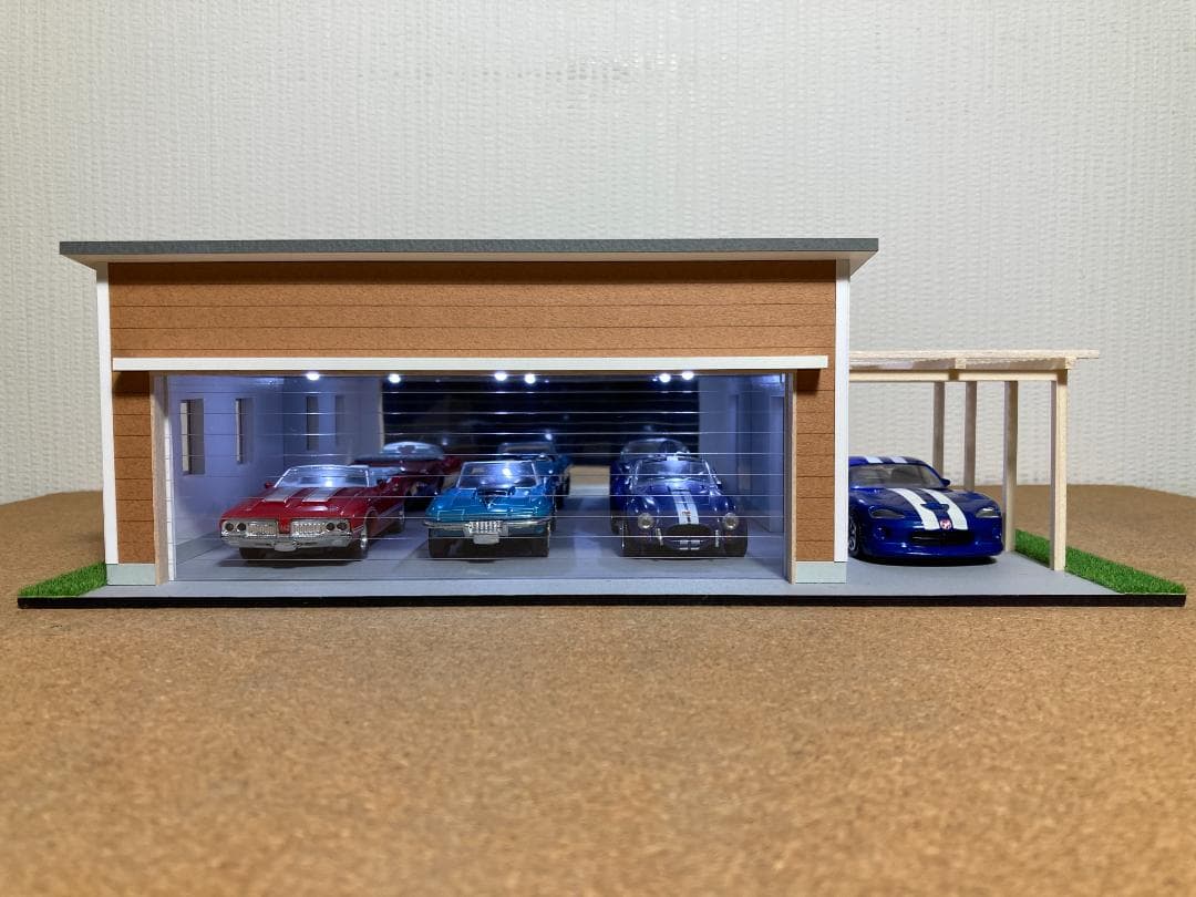 ミニカー専用ジオラマ：1/43 木造パーゴラ付ガレージ（ブラウン）背面ミラー貼り