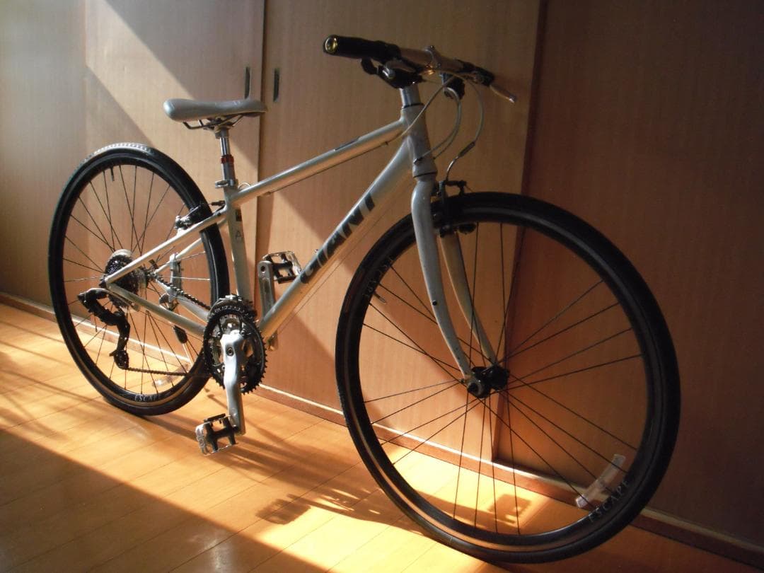 【手渡し 南大阪】中古クロスバイク GIANT ESCAPE Air 白 XXS