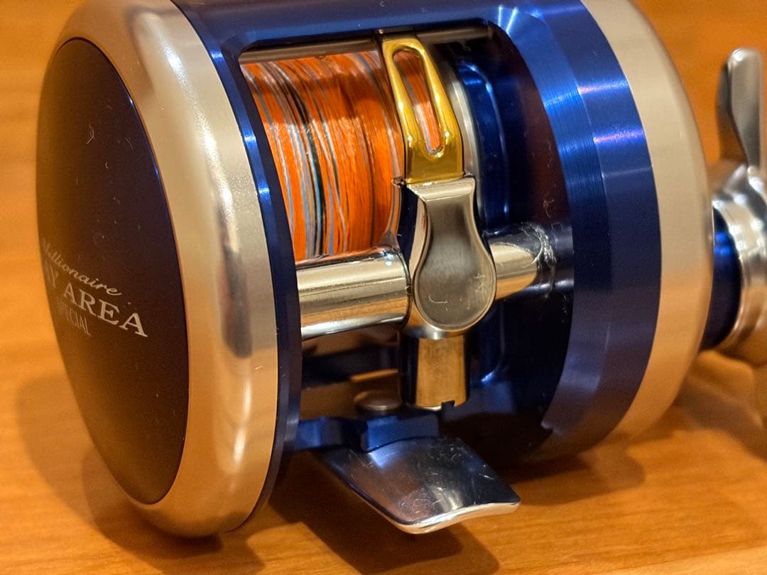 未使用 ダイワ ミリオネア ベイエリアスペシャル 100L レフトハンドル