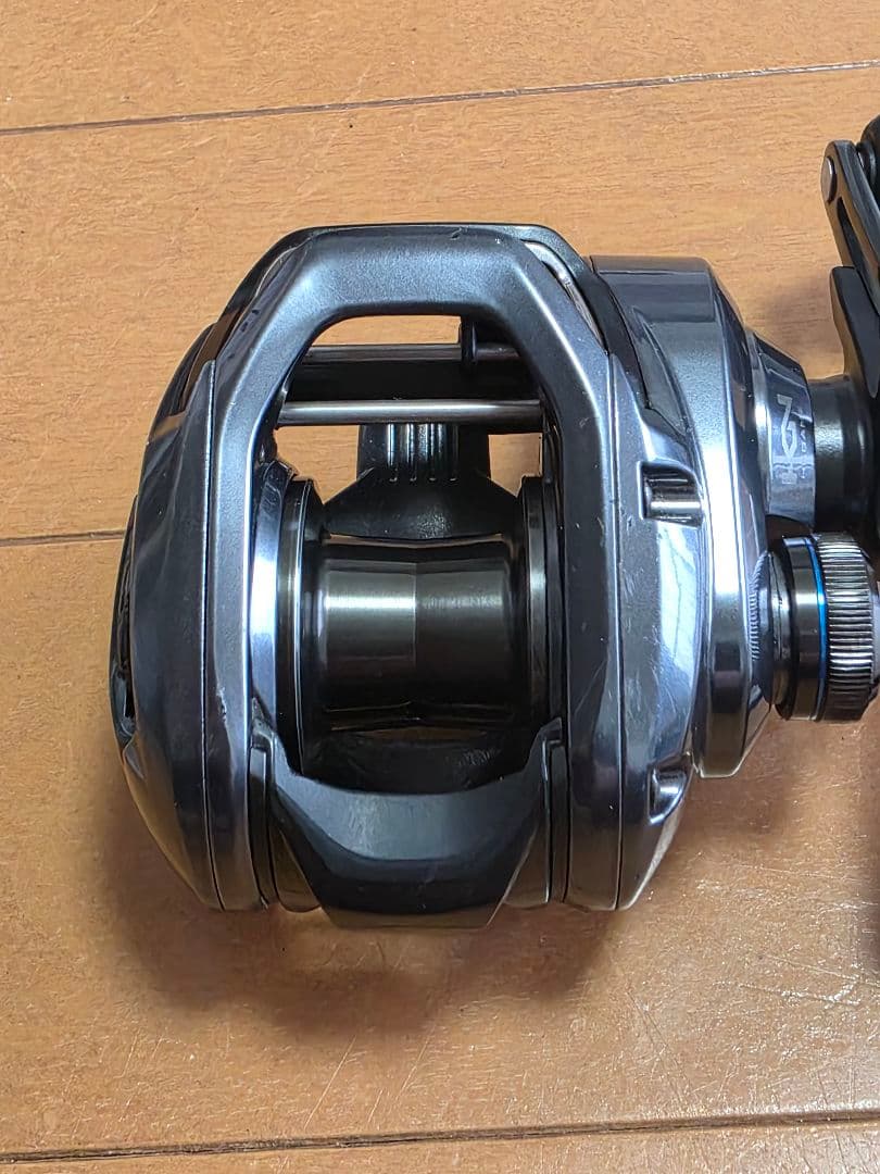 シマノ　24SLX 70HG　右ハンドル