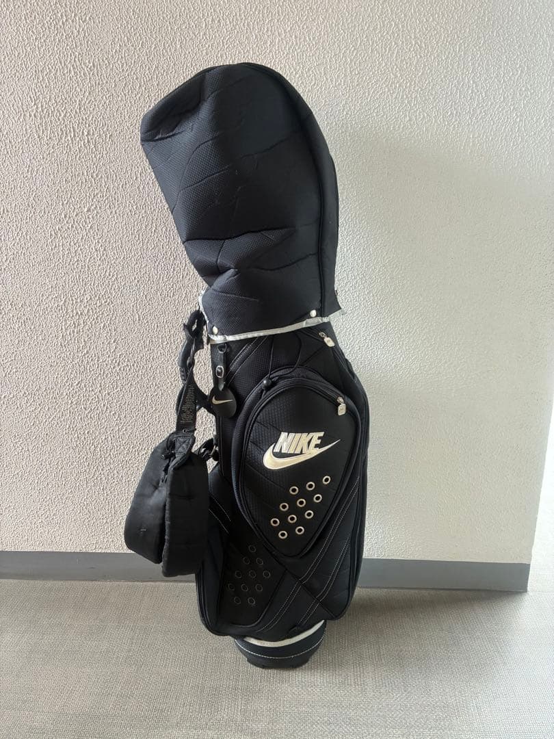 希少　Nike ブラック キャディバッグ フード付き