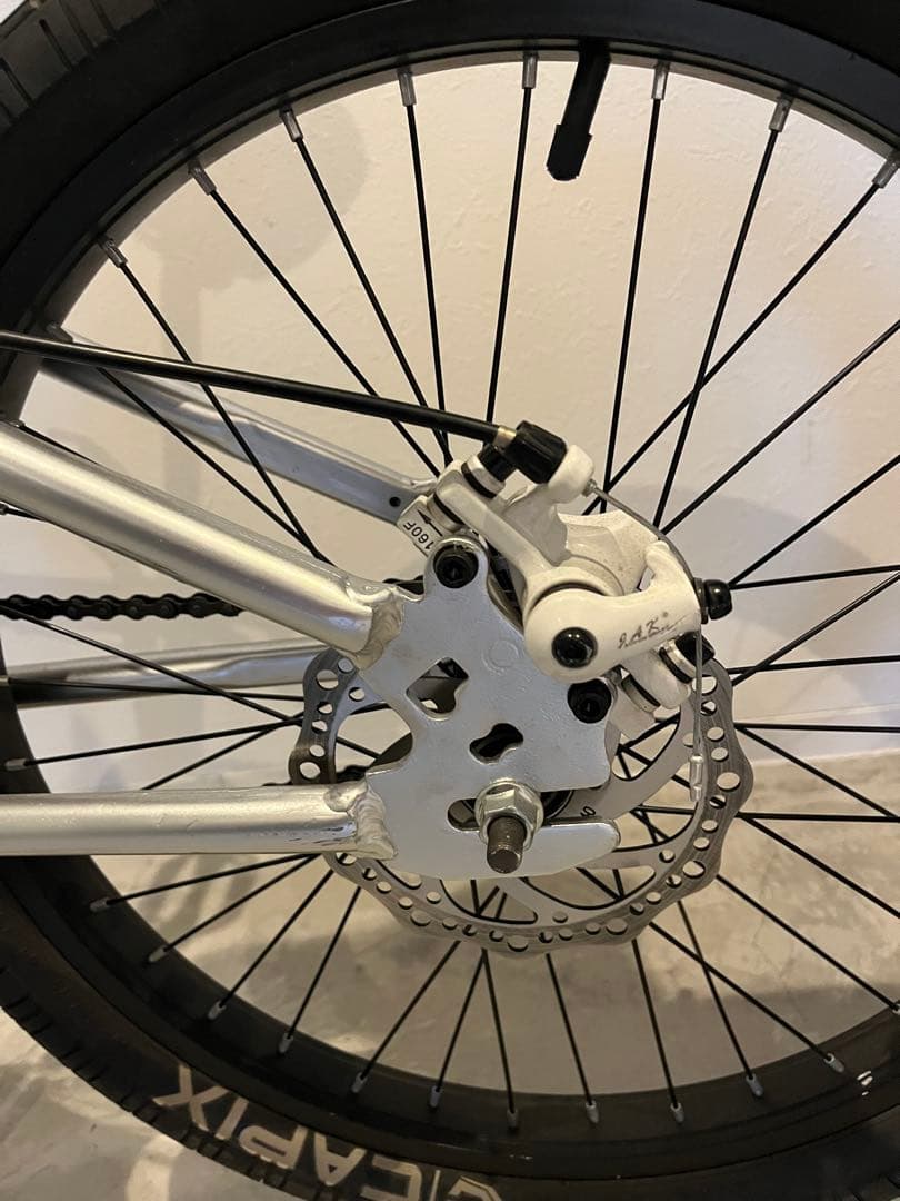 BMX自転車 20インチ シルバー ディスクブレーキ
