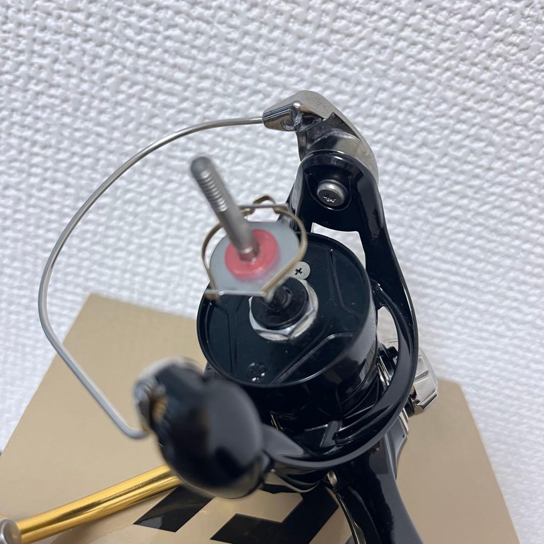 美品【DAIWA】ダイワ スピニングリール 23レガリス　LT2000S-P