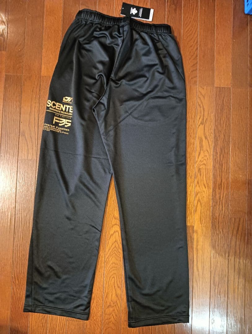 DESCENTE ホワイトxブラック　ジャージ　Lサイズ　【新品未使用】