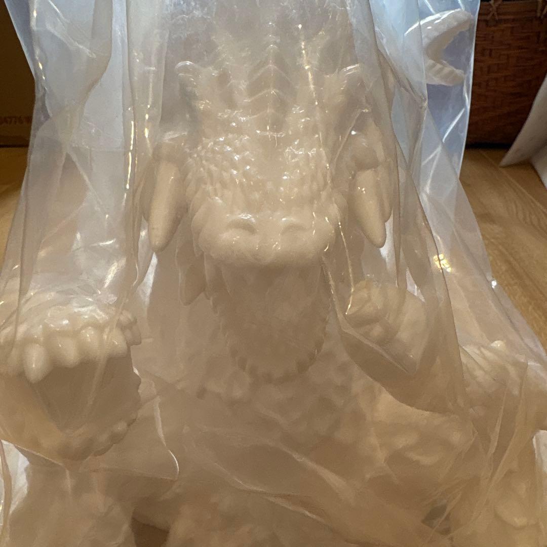 マルサン　世紀の大怪獣　ビオランテ成獣　白ソフビフィギュア　高さ約30cm未開封