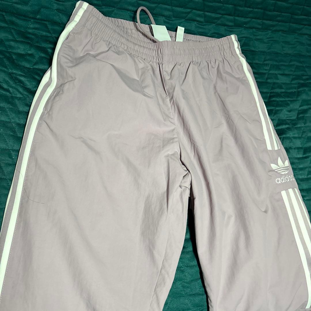 未使用）adidas うすいピンクジャージ上下セット