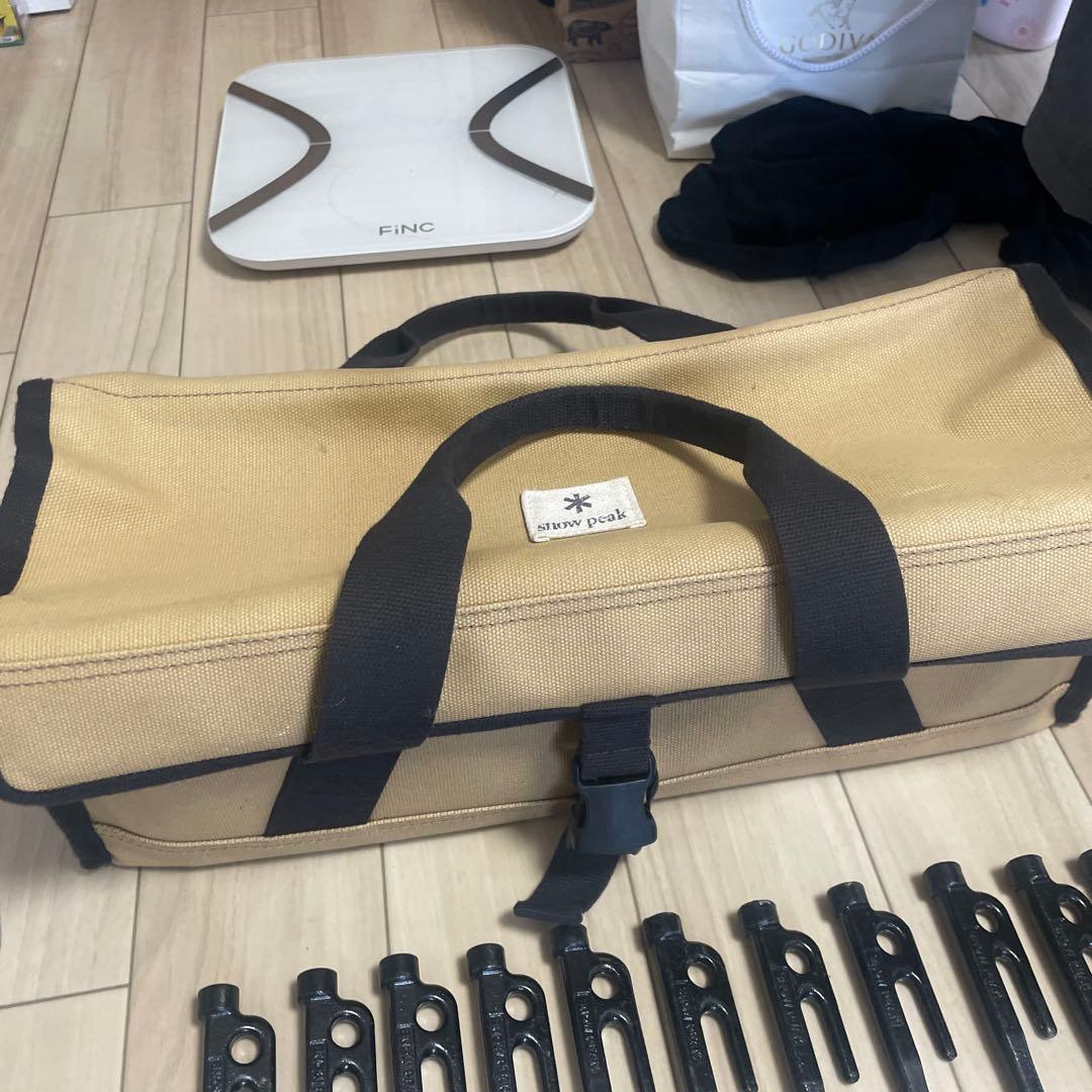 ペグ12本セットとハンマー　マルチコンテナM スノーピーク