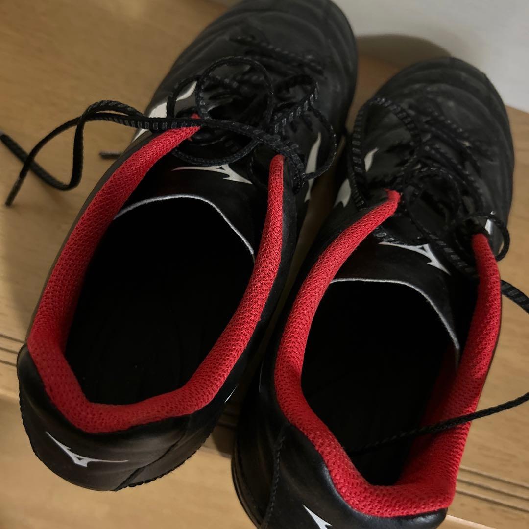 Mizuno MONARCIDA サッカートレーニングシューズ 黒/赤