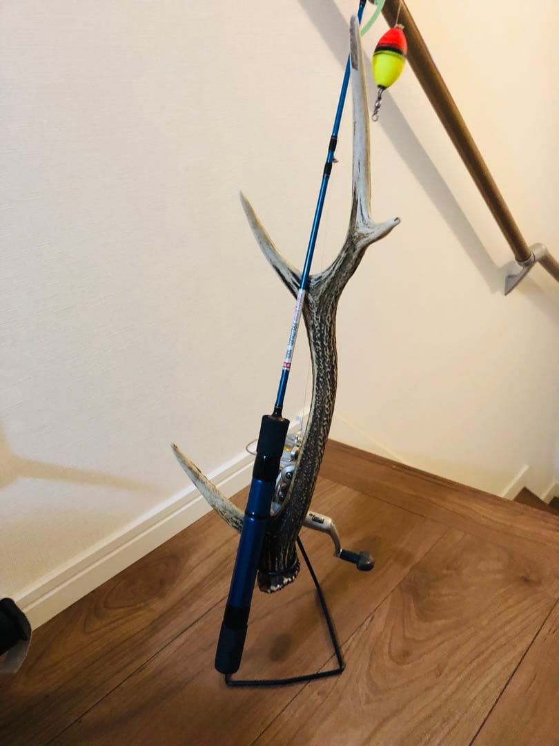鹿の角とアイアンで作り上げた最強の釣竿置き、最高に超かっこいいディスプレイ