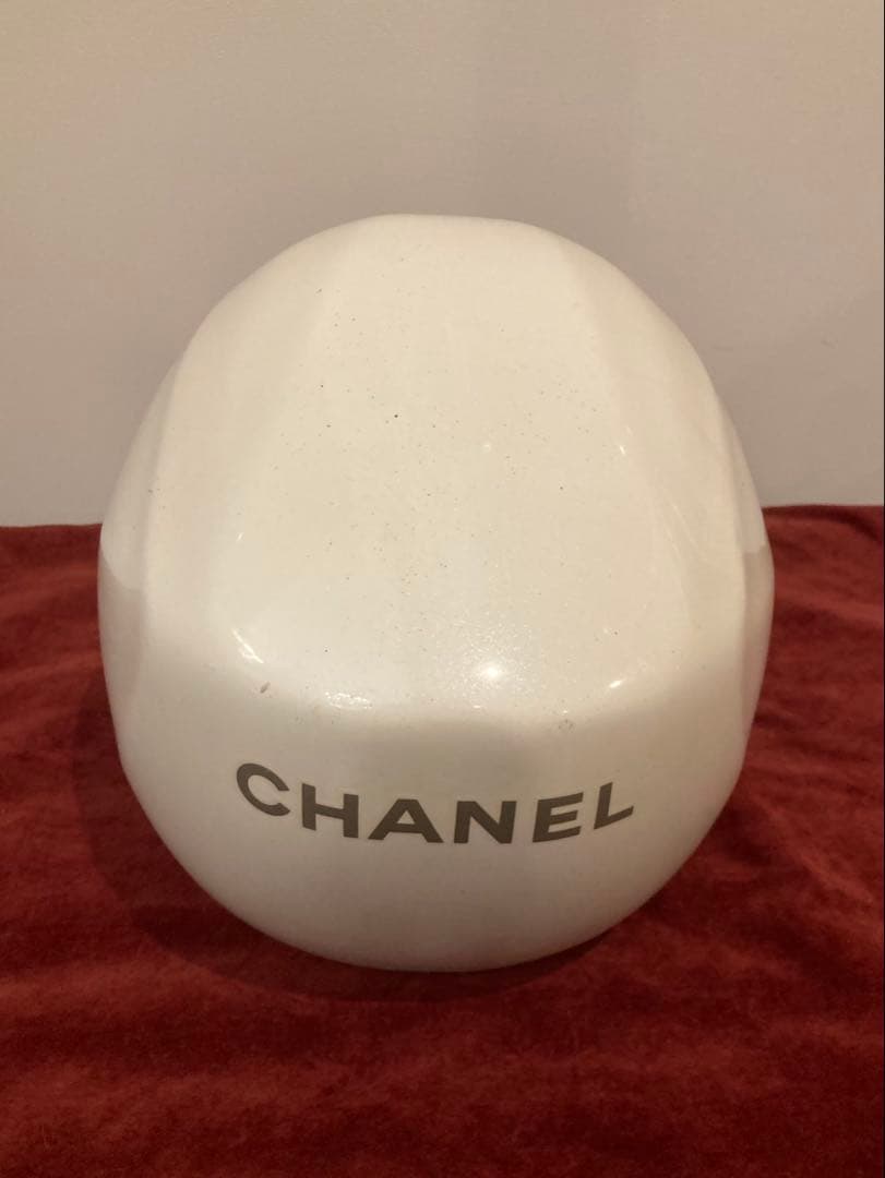 CHANEL スノーボード用ヘルメット ホワイト　ビンテージ　レア！（写真右）