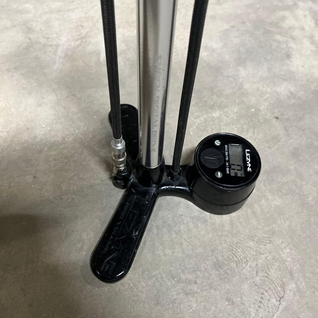 LEZYNE デジタルフロアポンプ 最大350 PSI