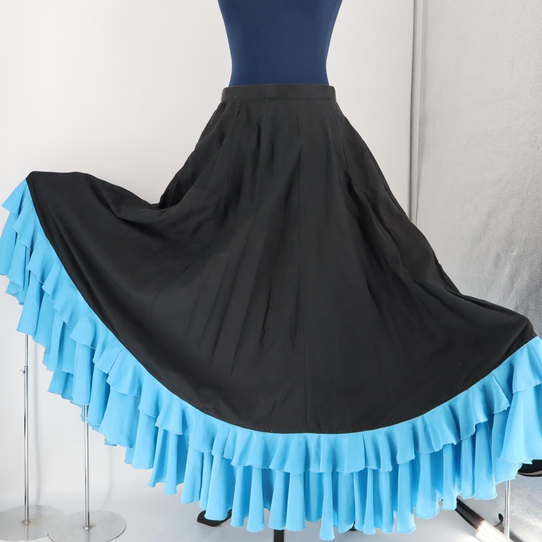 【美品 フラメンコ衣装】ブラック×スカイブルーフリル ファルダ 大きく広がる裾