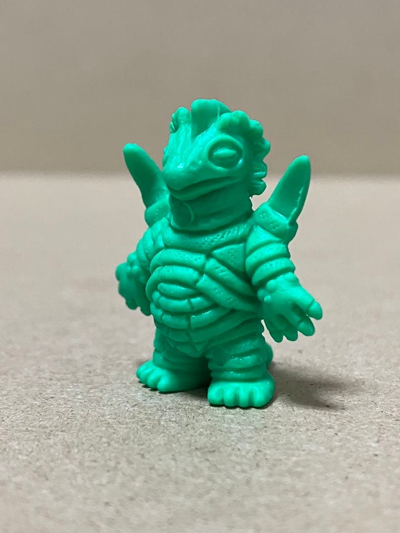 カーリー星人　怪獣　消しゴム　緑色　ウルトラマン