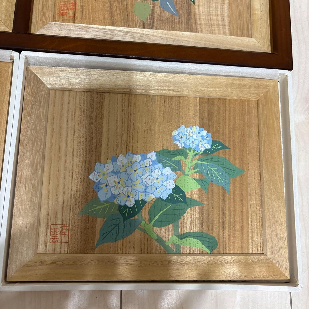 二枚折り屏風/桐板に12枚の草花