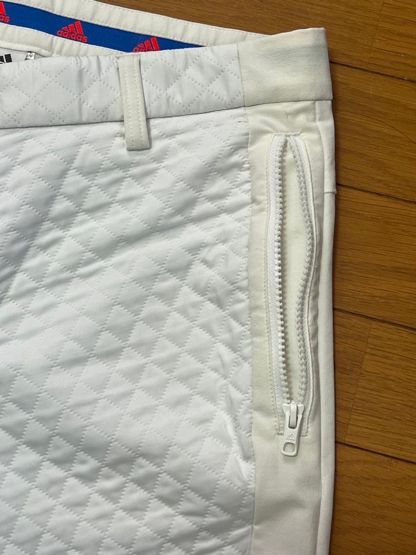 adidas ホワイト キルティングパンツ