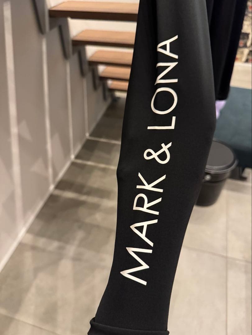 【美品】MARK&LONA　ハイネックシャツ　【LXL】