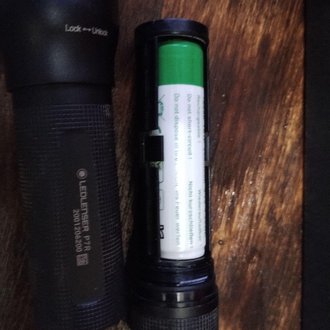 LEDLENSER 懐中電灯 充電器ホルダーケースストラップ付きNo1