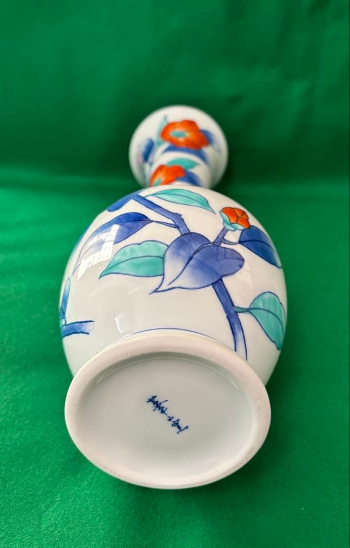 有田焼　華山窯　高級　花柄陶器製フラスコ型花瓶、壺。