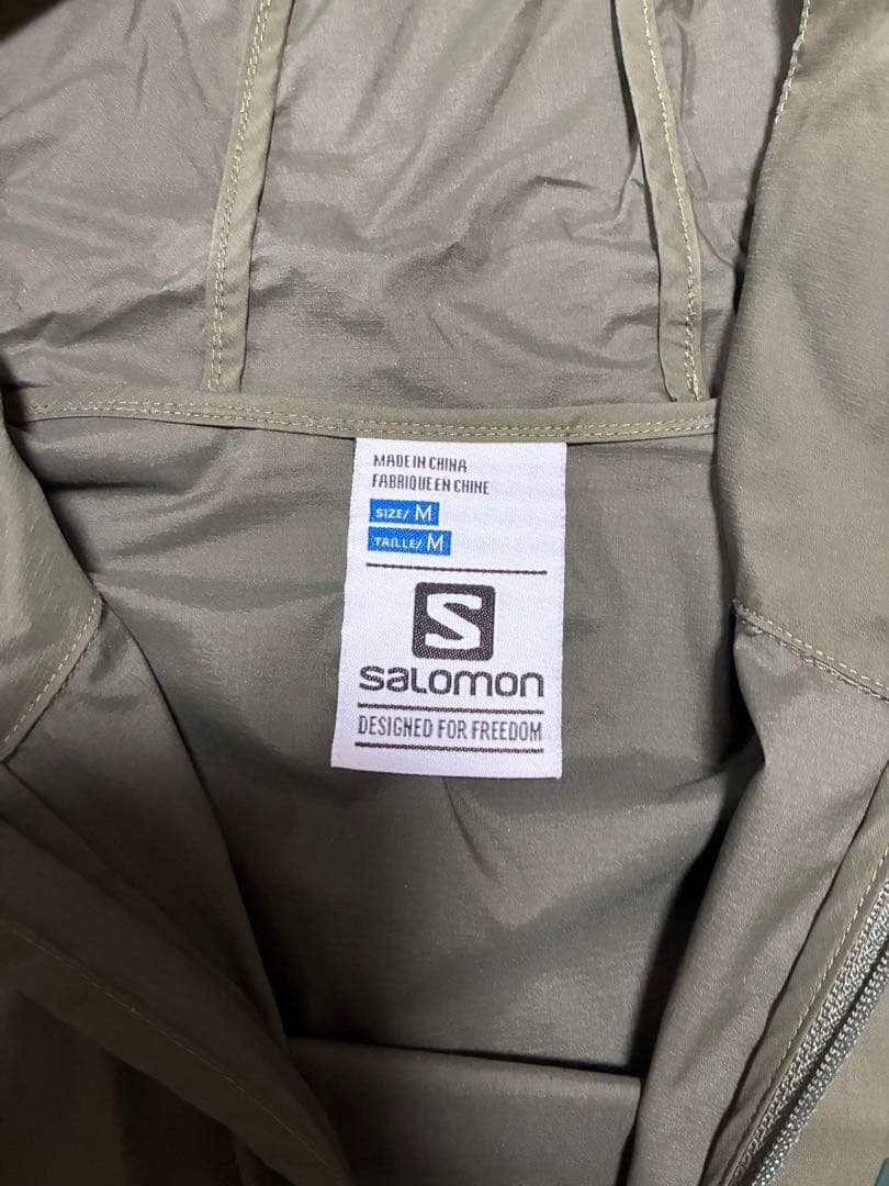 Salomon フード付きウィンドブレーカー M カーキ