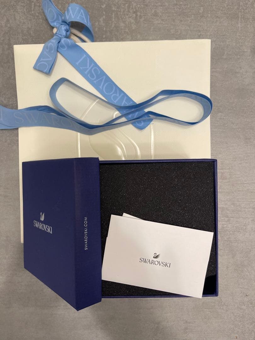 スワロフスキー　SWAROVSKI ブロッサミングローズ　レッド