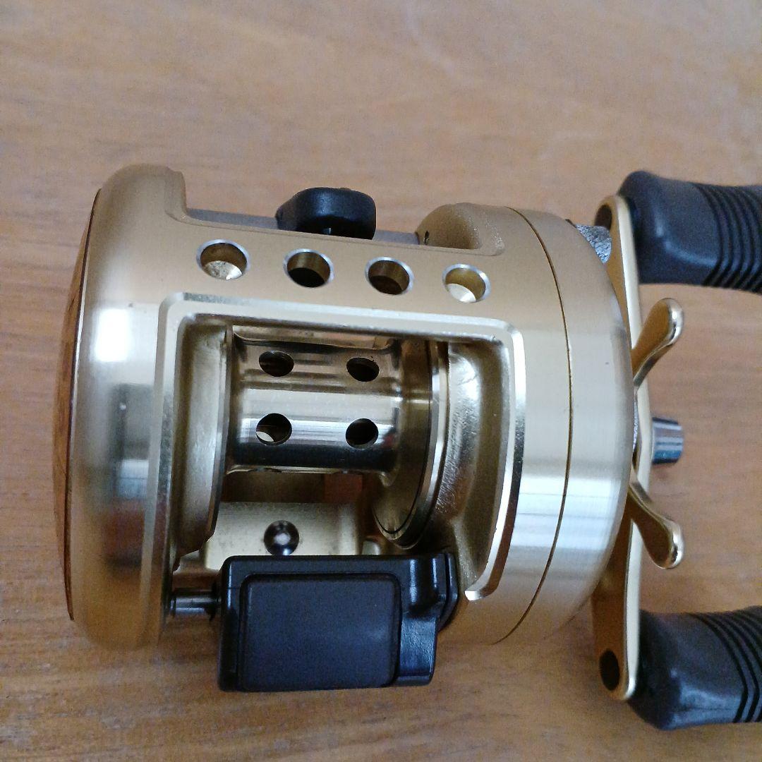 SHIMANO CALCUTTA 100XT ベイトリール　ゴールド　カルカッタ