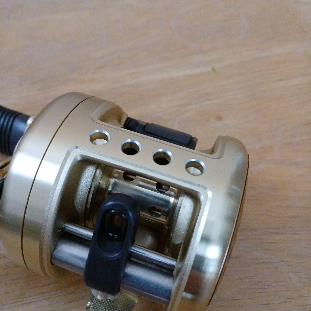SHIMANO CALCUTTA 100XT ベイトリール　ゴールド　カルカッタ