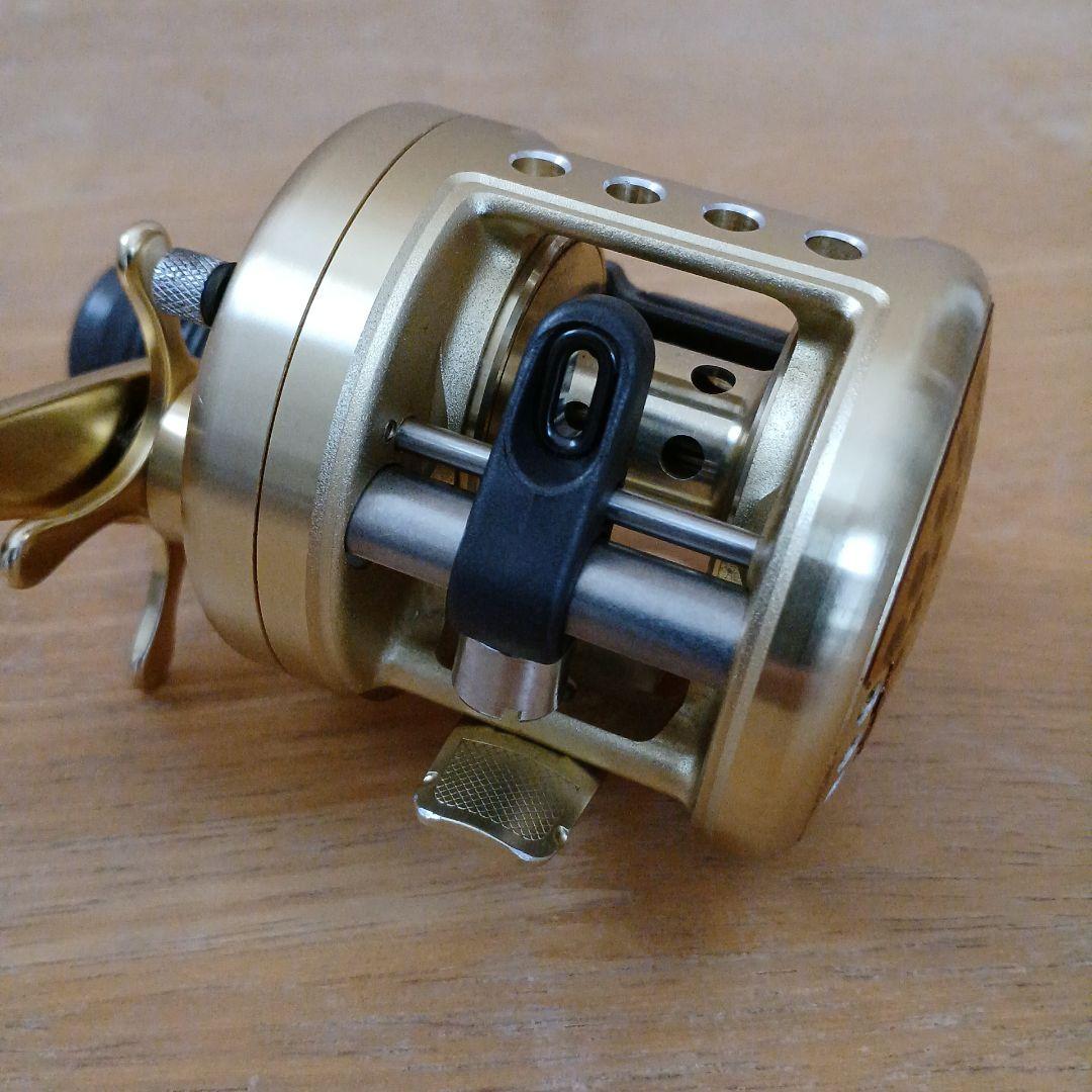 SHIMANO CALCUTTA 100XT ベイトリール　ゴールド　カルカッタ