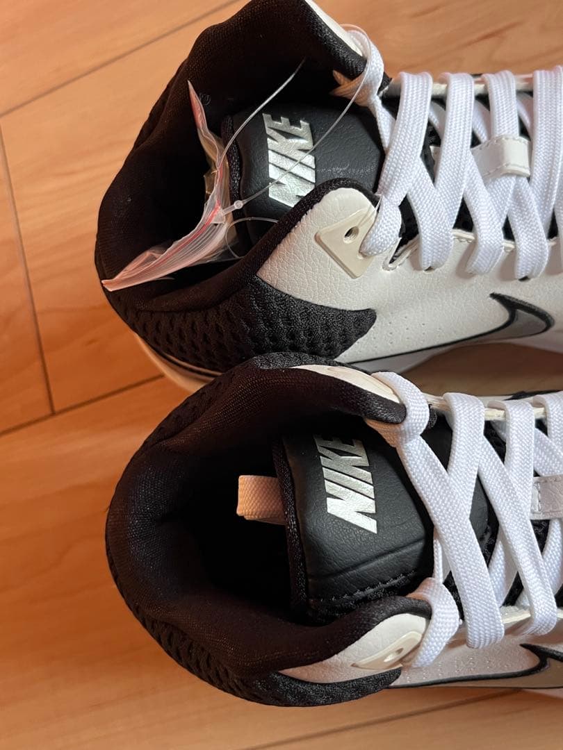 NIKE AIR スニーカー 新品タグ付 軽量 通気性25.5cm 箱付
