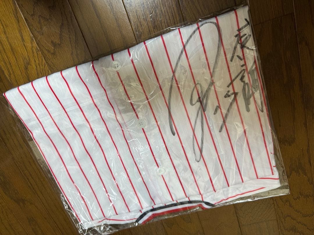 清水昇投手　サイン入りユニフォーム（背番号無し）　東京ヤクルトスワローズ