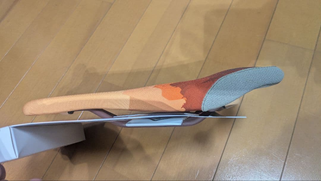 Sqlabサドル 611 Ergowave active 2.1 Ltd 朱色