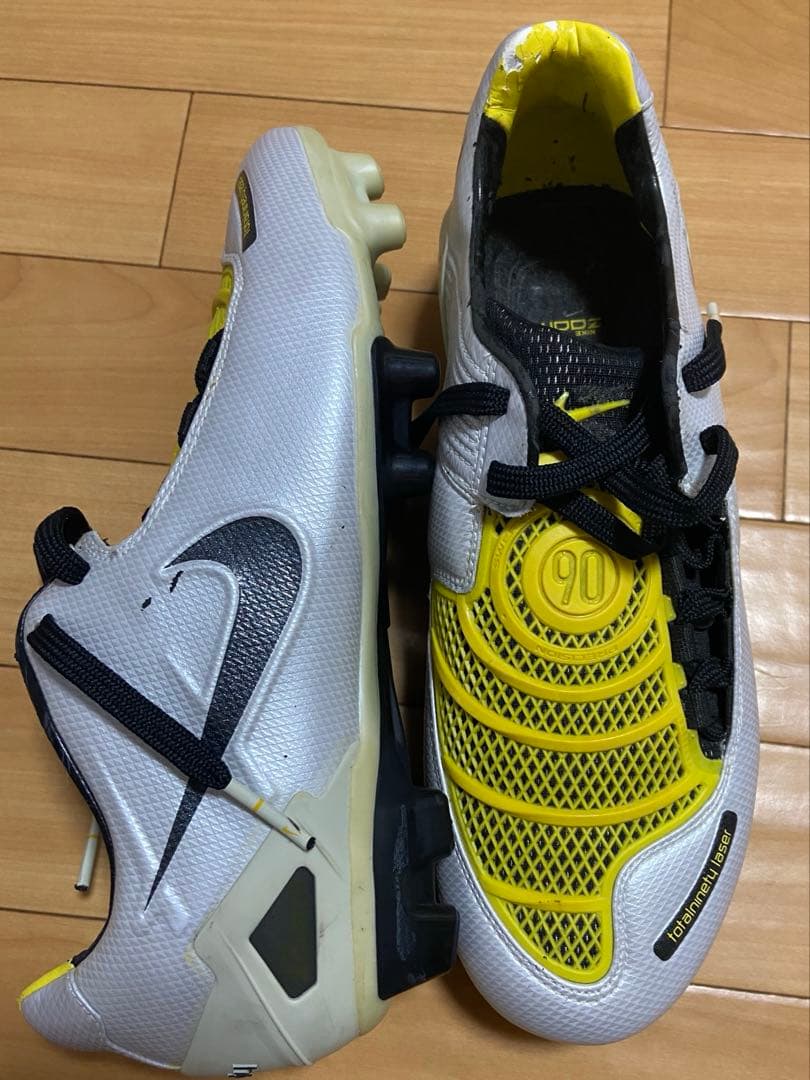 サッカースパイク　トータル90 Zoomレーザー　新品！！　早い者勝ちです。