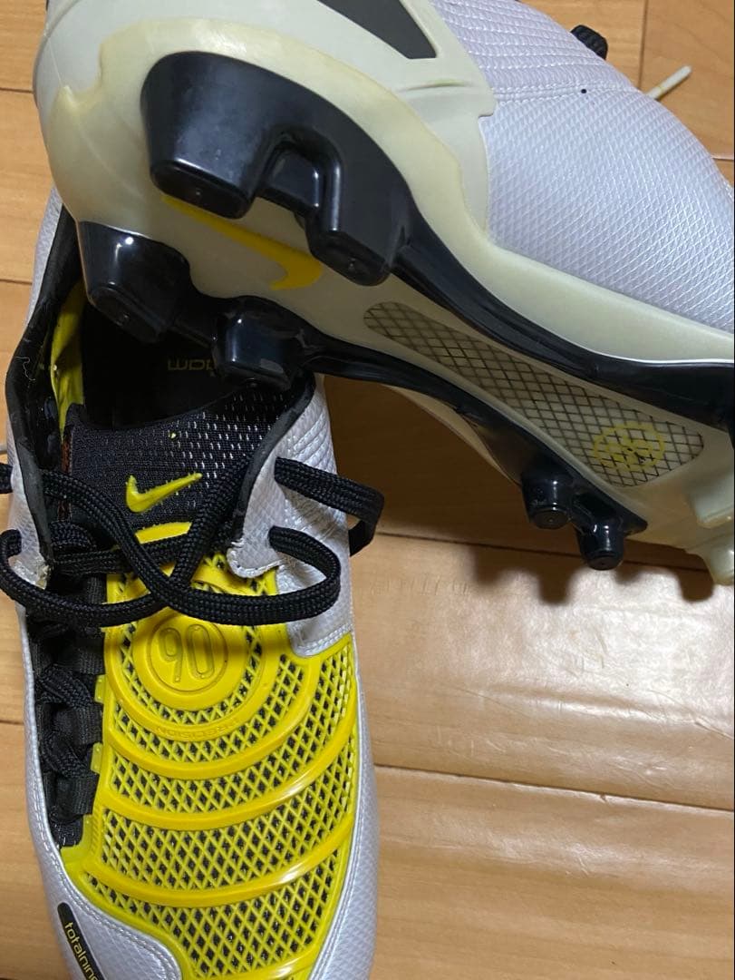 サッカースパイク　トータル90 Zoomレーザー　新品！！　早い者勝ちです。