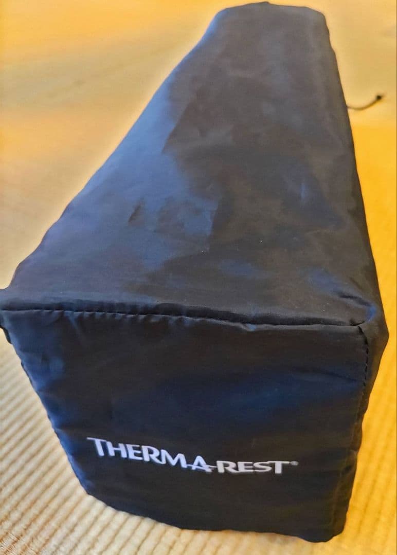 ◾使用2回のみ◾THERMAREST 折りたたみ式マット 収納袋付き