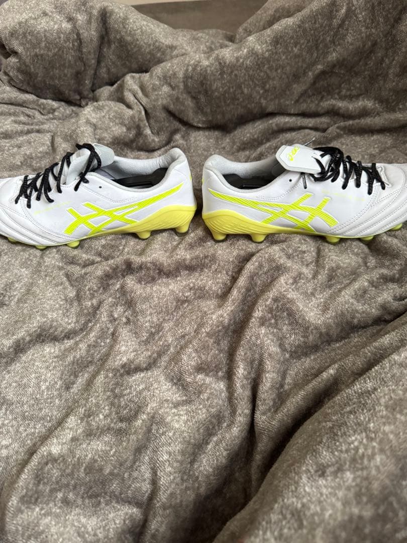 asics サッカーシューズ ホワイト/イエロー