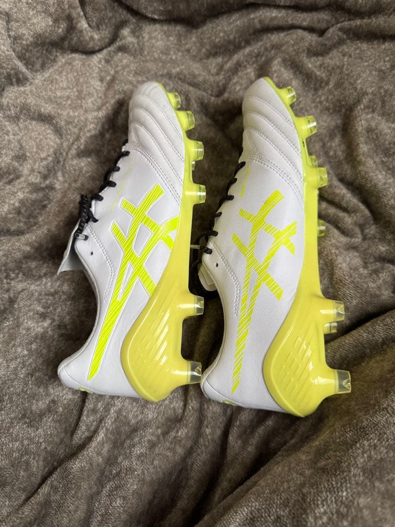 asics サッカーシューズ ホワイト/イエロー