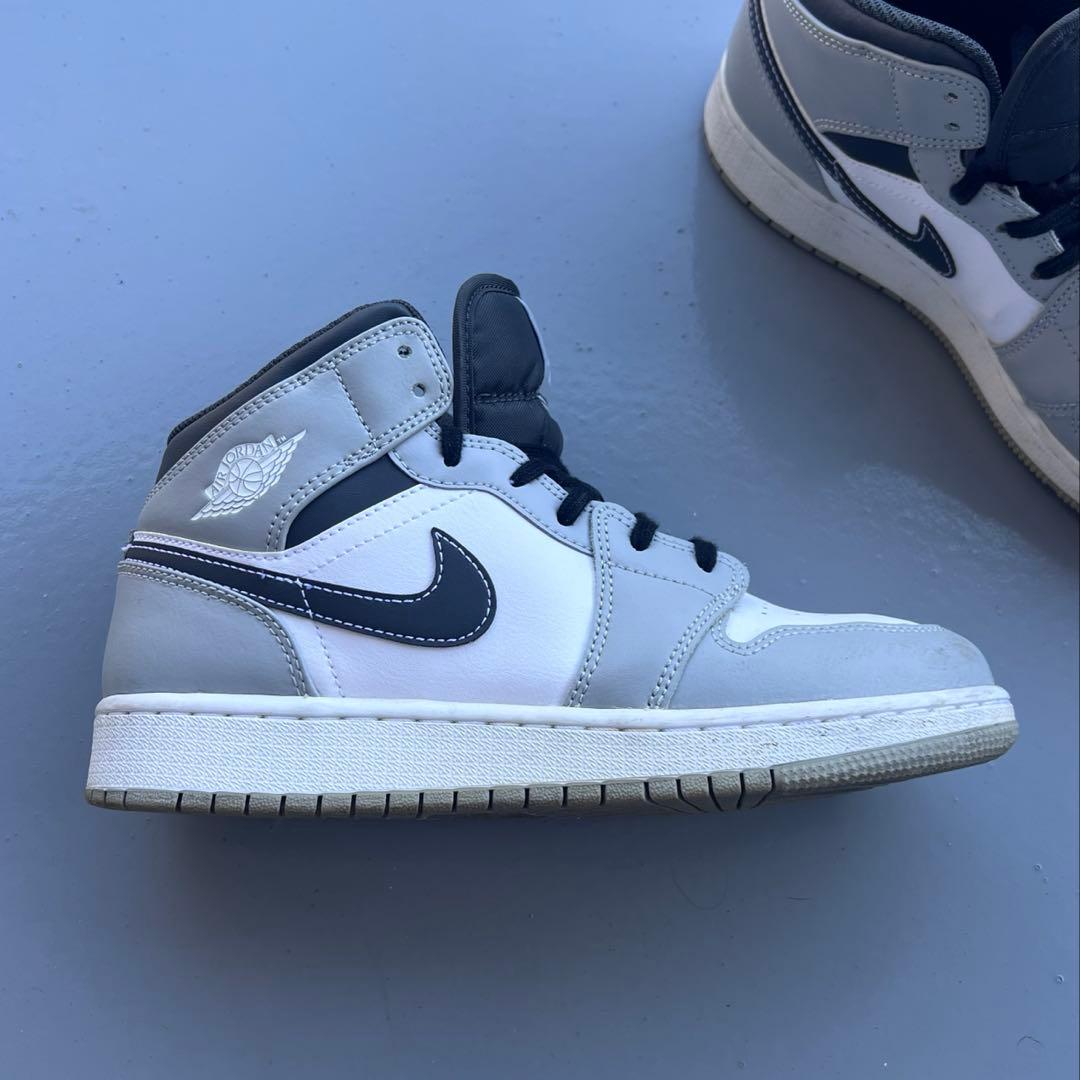NIKE AIR JORDAN1 MID　ライトスモークグレイ　エアジョーダン1