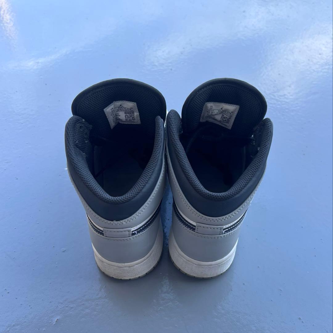 NIKE AIR JORDAN1 MID　ライトスモークグレイ　エアジョーダン1