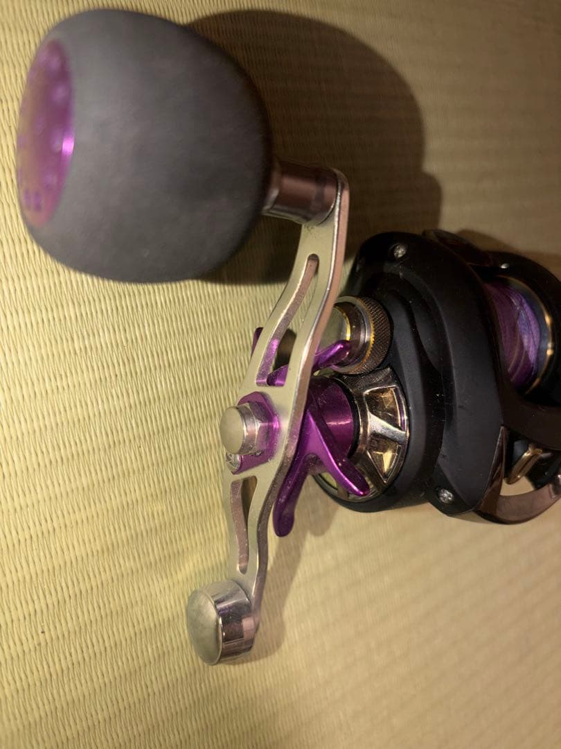 黒と紫のデザインリール