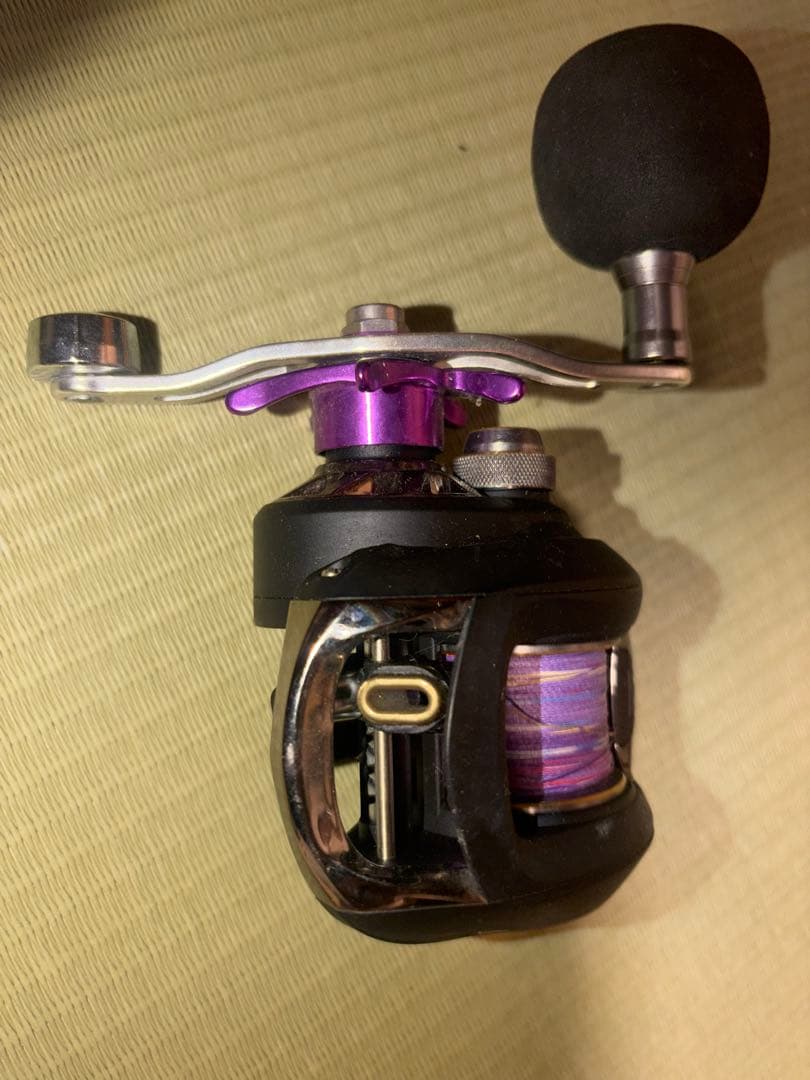 黒と紫のデザインリール