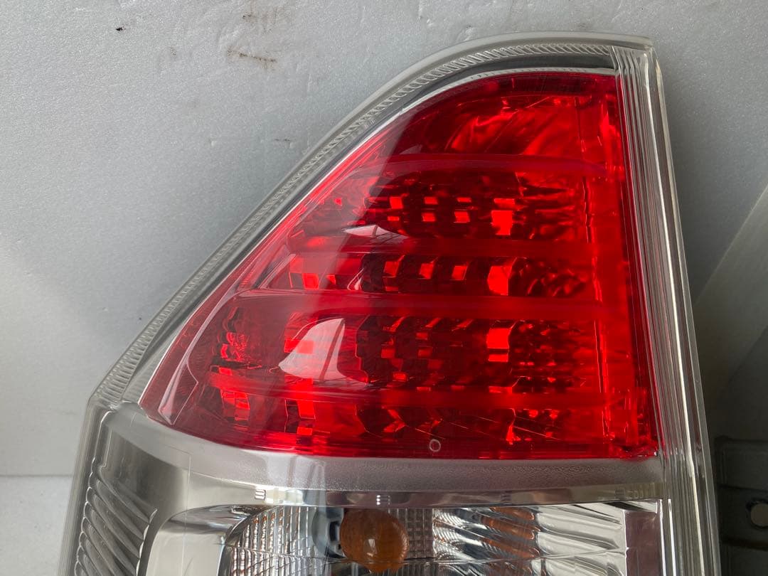 トヨタ ノア 70系 後期 純正 LED テールランプ 左右セット