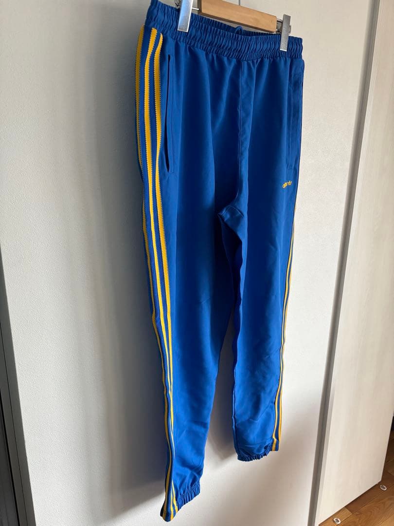 新品!adidas ウーブン トラックパンツ（ジャージ）