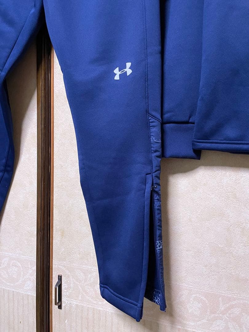 売り切り■アンダーアーマー　ジャージ上下セット　SMサイズ