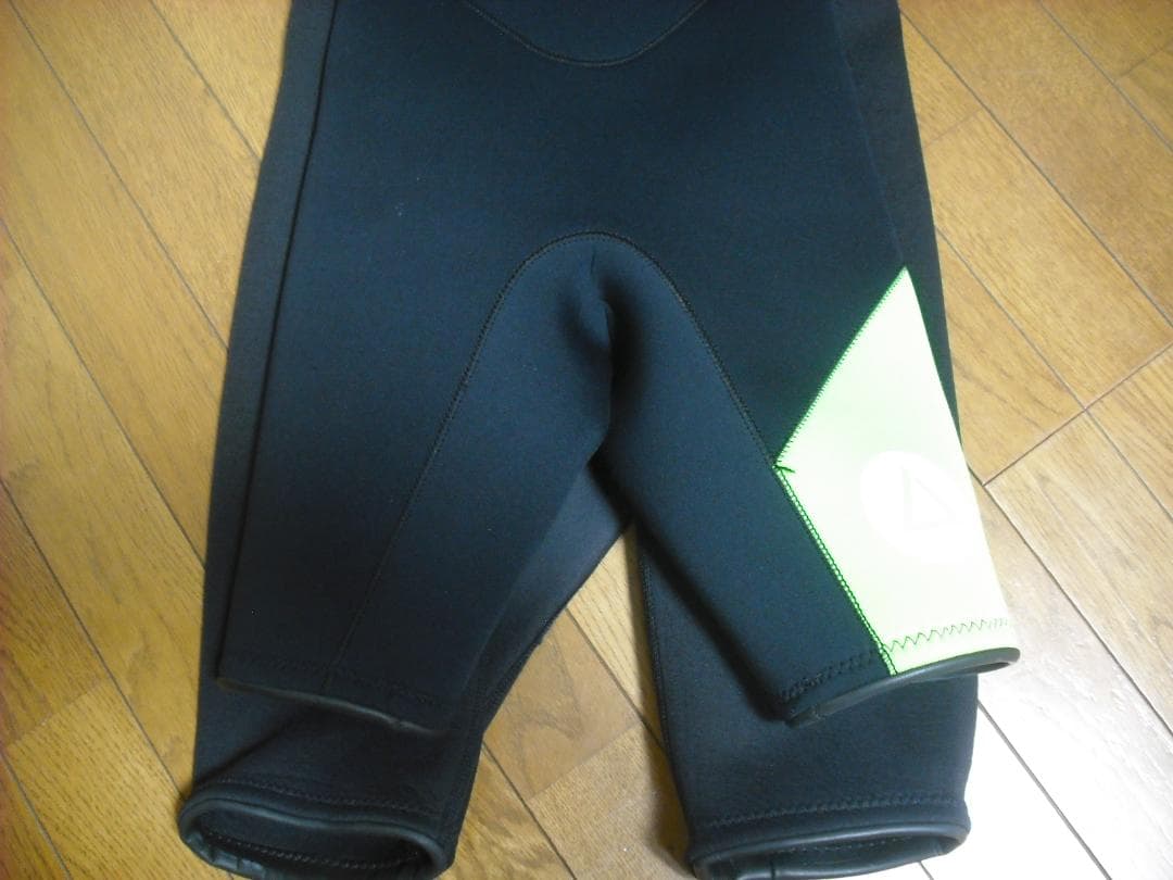 【新品同様】GLIDZ（グライズ）ウエットスーツ　スプリング　XSもしくはキッズ