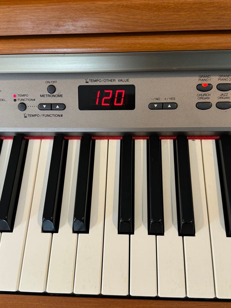 ヤマハ　Clavinova CLP-240C 電子ピアノ