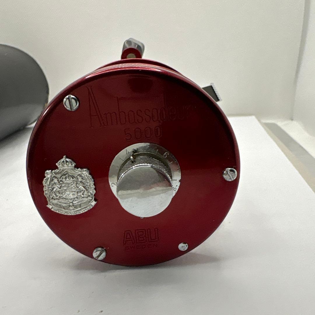 Ambassadeur 5000 ベイトリール レッド